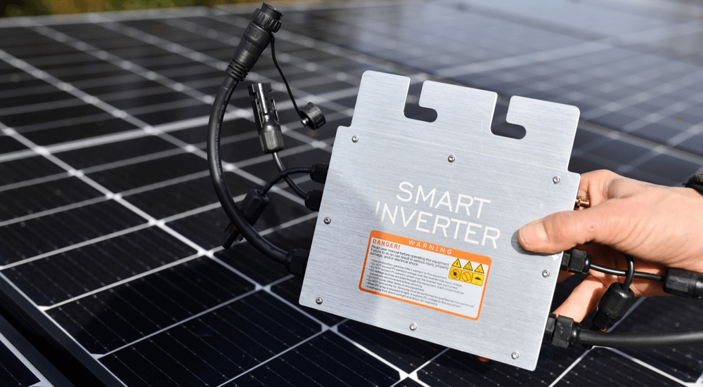 Quel est la différence entre un onduleur hybride et un micro-onduleur ?